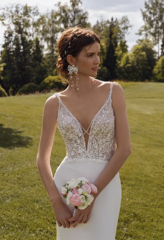 Delicate V-Neck Mermaid Wedding Dress